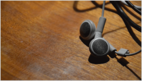 Gray in-ear headphones with anti-noise technology
