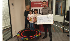 Frank Niemann, Steffi Sänger (chairwoman of Fortanherzen e.V.) & 2 children on a Bellicon at a donation handover